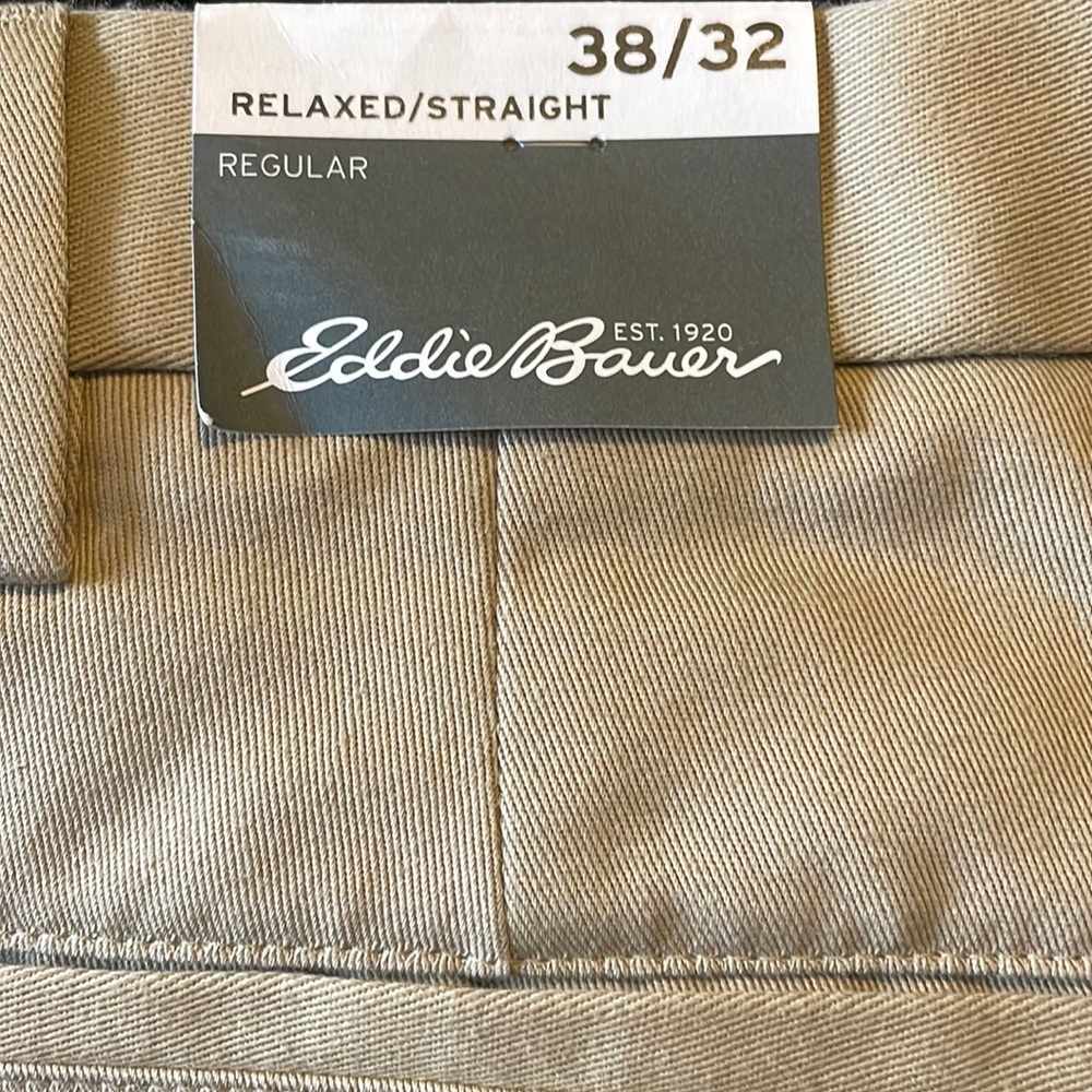 Eddie Bauer relaxed straight fit khakis. NWT 38W 32L